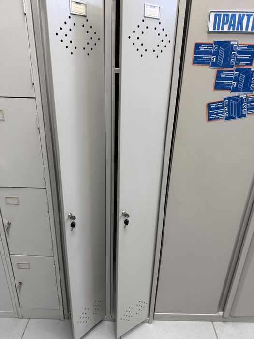 Продаю шкаф для одежды металлический