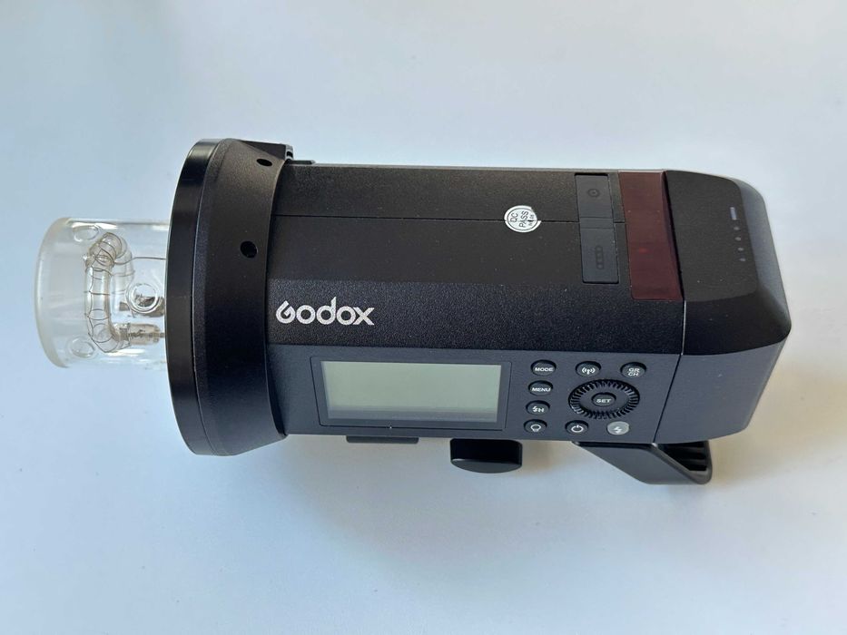 Godox AD400 Pro светкавица