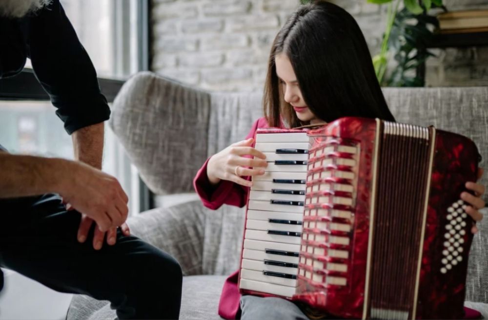 Lecții Muzică pentru Toate Vârstele Orga • Acordeon • Țambal