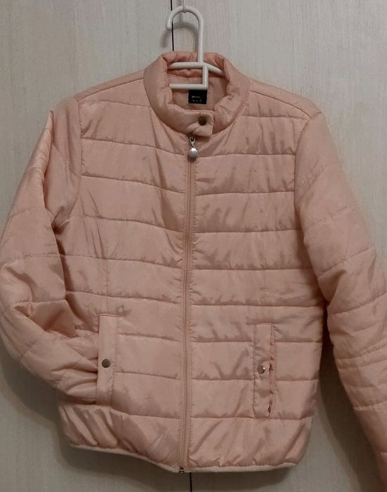 Легкая куртка Stradivarius