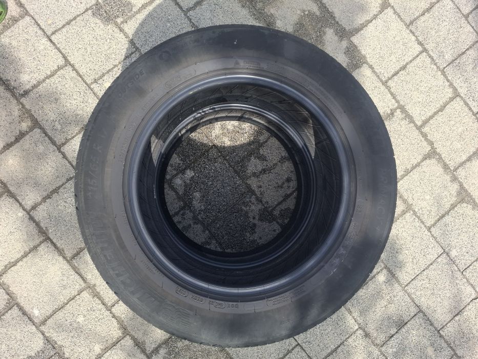 Vând cauciucuri Michelin 215.65.17