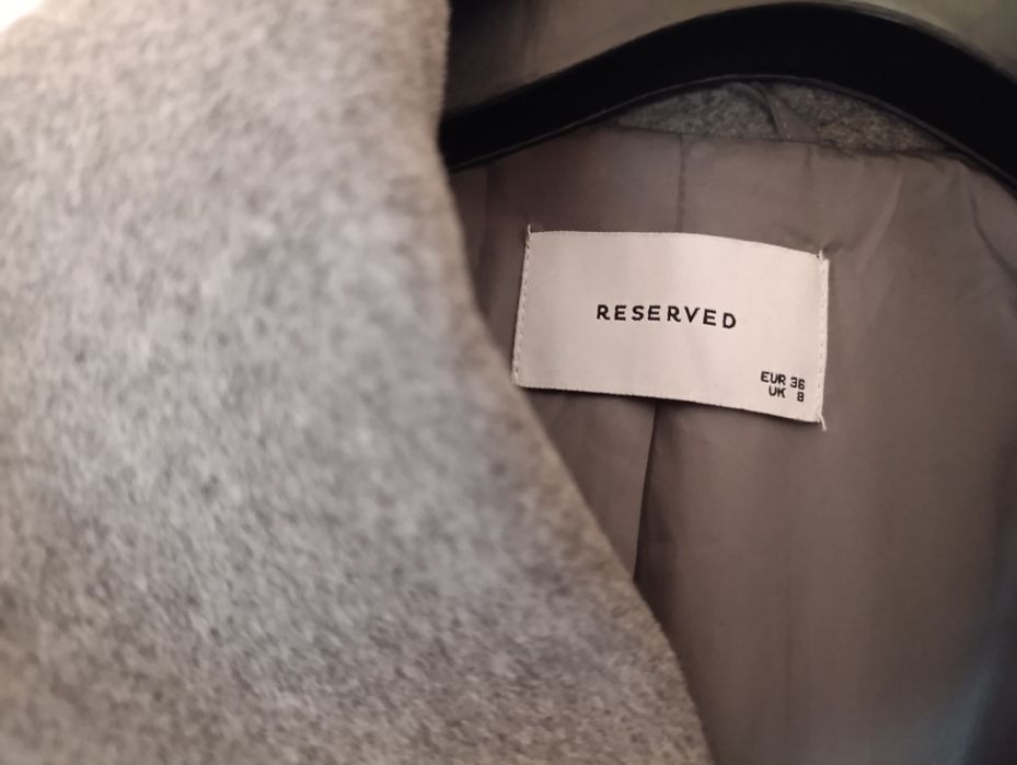 Сиво палто Reserved