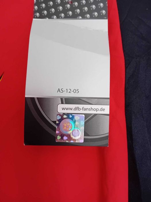 Чисто нова оригинална фланелка на Германия с автографи