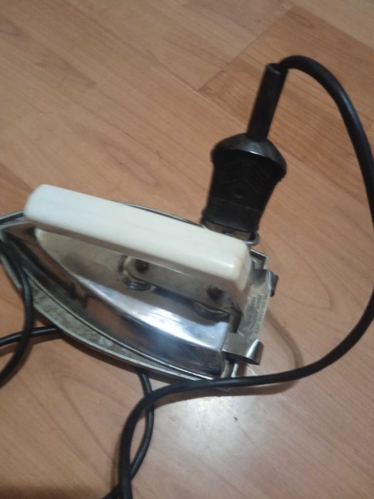 стара българска ютия 1969 г