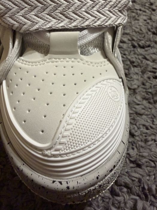 Продам кроссовки Lanvin