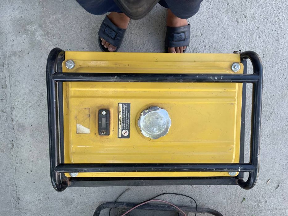 Generator Dvijok Sotiladi ZH4800E