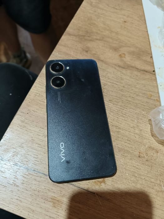 Продам телефон Vivo Y03