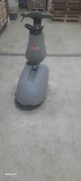 Подопочистваща машина COMAC VISPA 35B – перфектно състояние