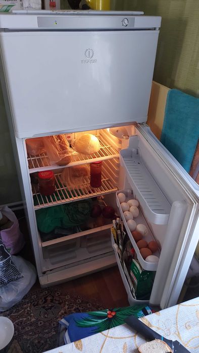 Холодильник " Indesit " продам