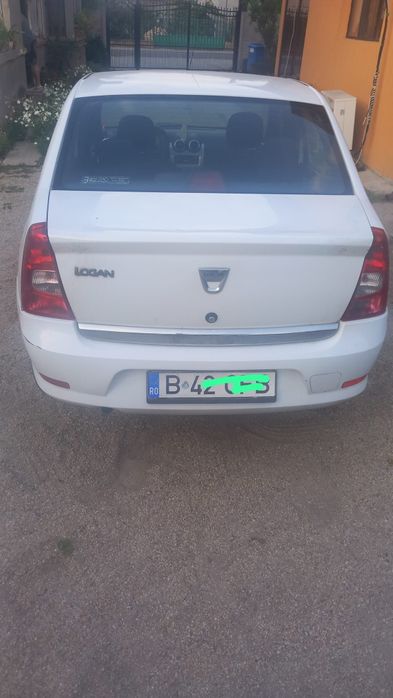 Vând Dacia Logan