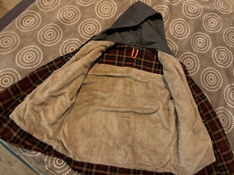 cămașă - geaca cu gluga semi îmblănită în carouri - nouă!