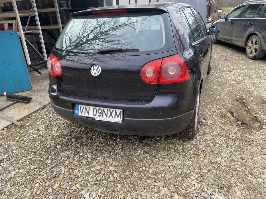 Vand Volkswagen golf 5 sau dezmembrez