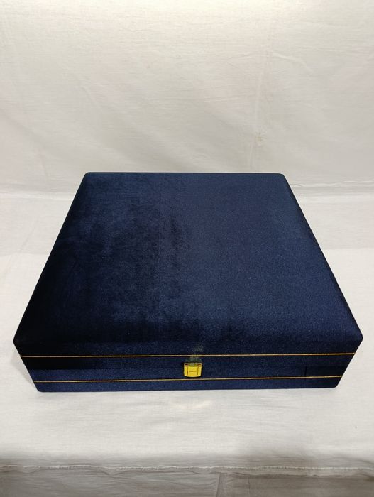 Shaxmat chess Шахматы Yongʻoq daraxtidan yasalgan 40×40 sm