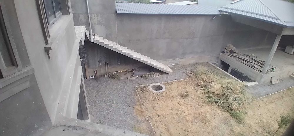 Продам Евродом Туркмахалля улКодирия 3уровня 6соток 8комнат