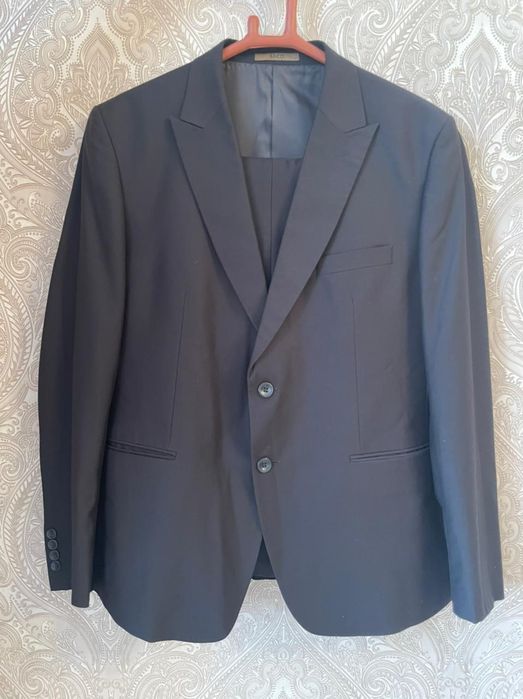 Продам костюм тройка чёрный