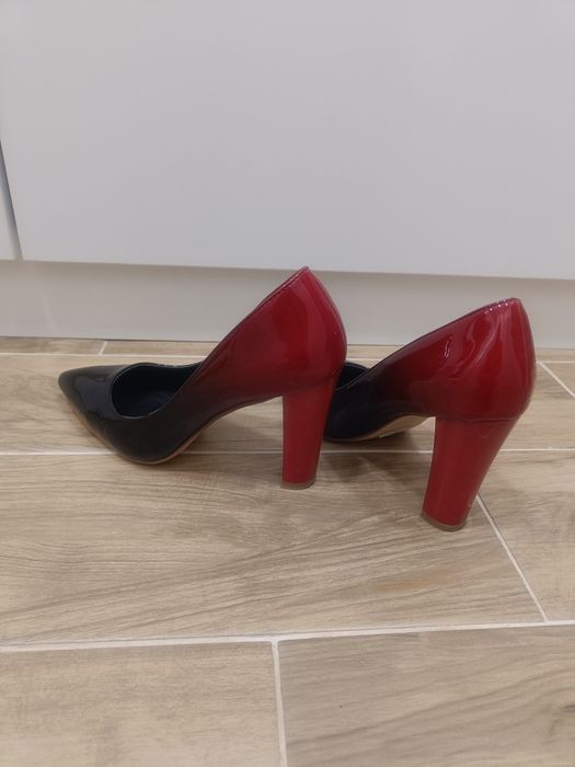 Обувки на висок ток