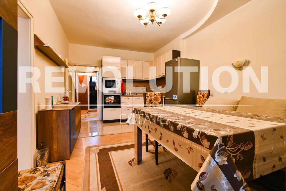 Дава се под наем Четиристаен апартамент в София, Оборище - 90 кв.м за 850 € - Снимка #1