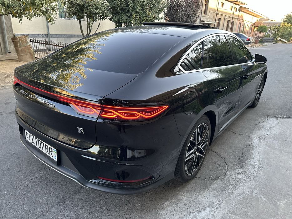 BYD Han 635 km Restyling 2025/26 Rangi qoraga/jigarrang salo’n