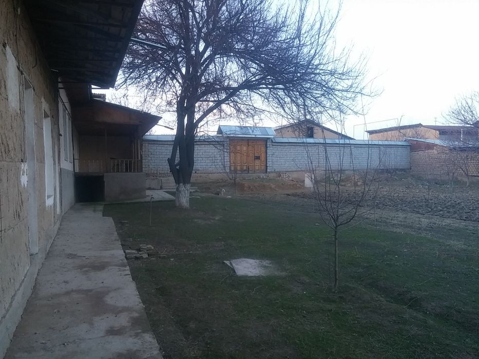 Srochno  Xasanboy  11 sotih 3+2 hona uy sotiladi.  Betonkadan 1.5