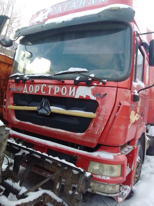 Хова тягач sinatruk