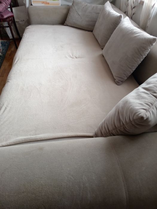 Vând Canapea  140 /300cm gri deschis
