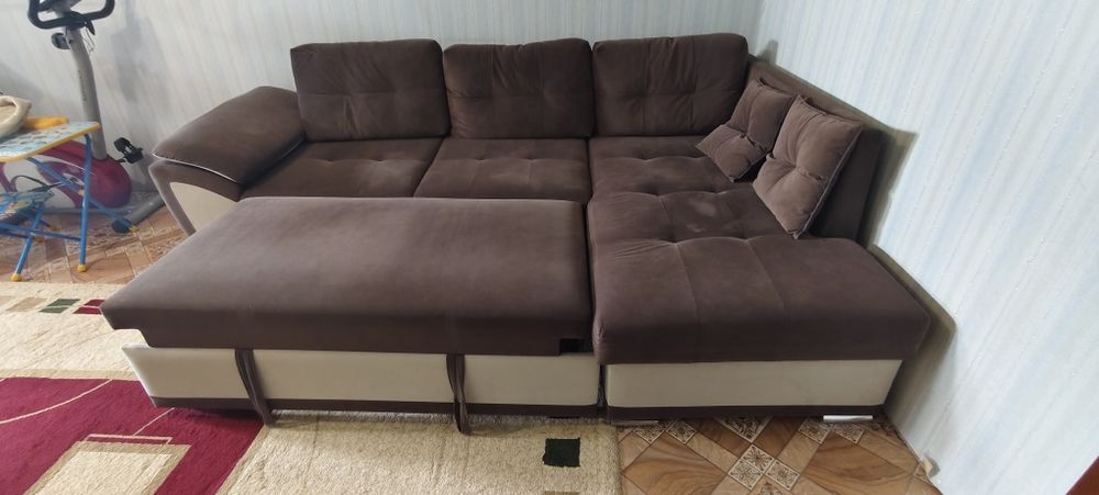 Продается шкаф и диван .