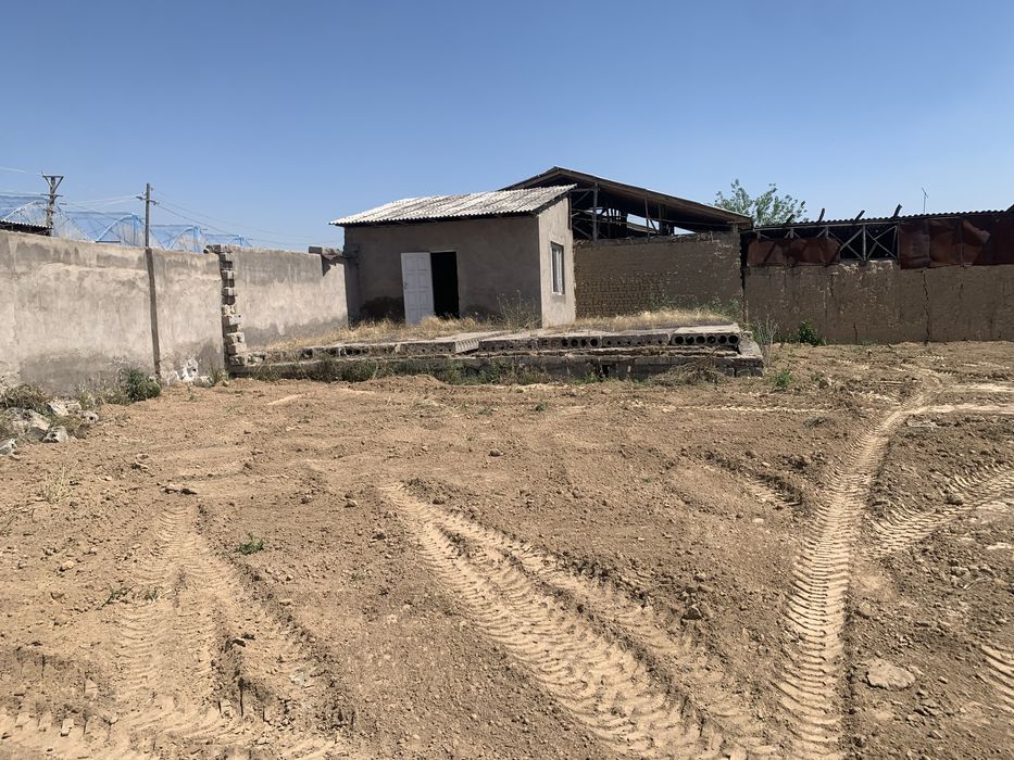 Назарбек тарновда йер сотилади