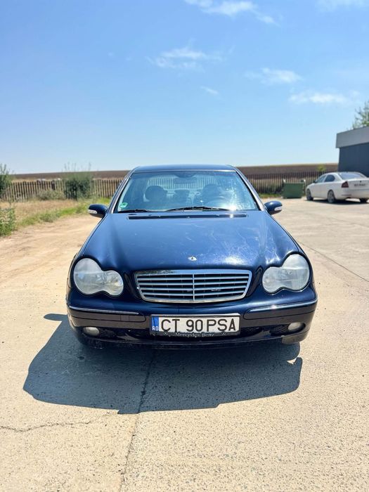 Vând Mercedes C180, benzina