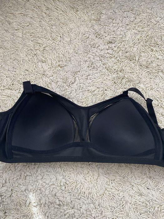 Сутиен размер С с обиколка 90, цвят черен, материала изкуствен, без ж