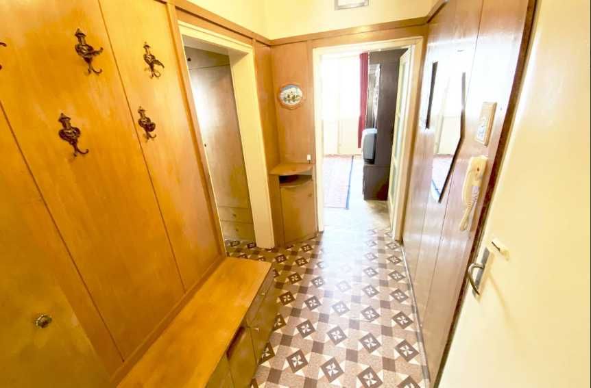 Дава се под наем Едностаен апартамент в Бургас, Център - 50 кв.м за 153 € - Снимка #2