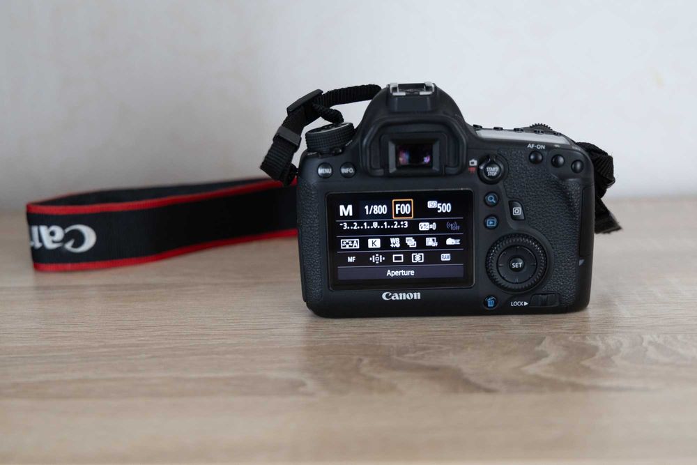 Продавам фотоапарат Canon EOS 6D