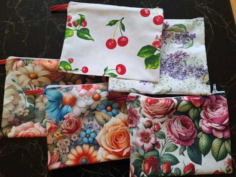 Несесер за тоалетни и козметични принадлежности 15х20см Цветя