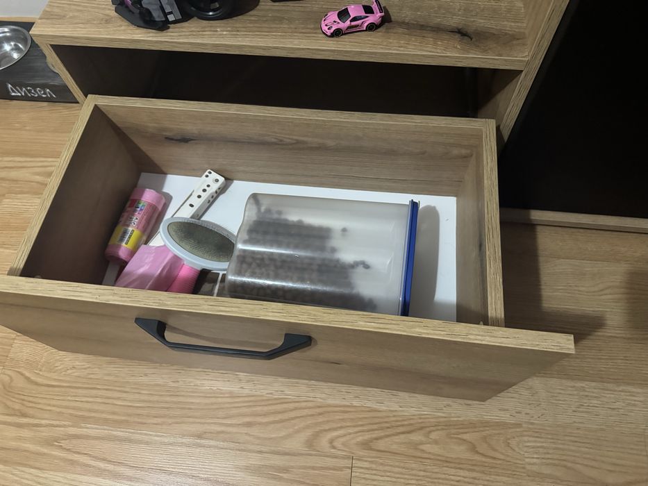 Скрита котешка тоалетна TV шкаф