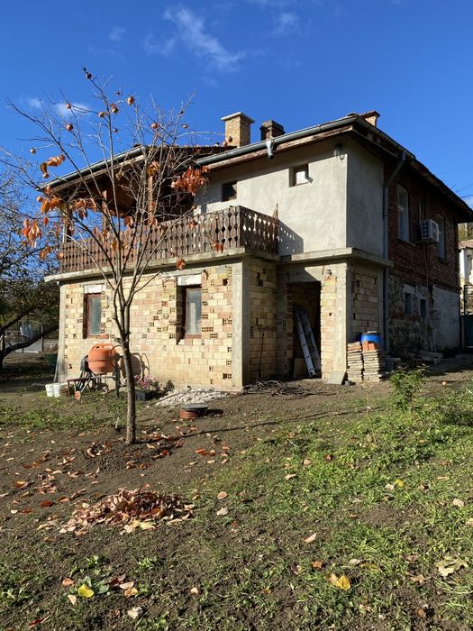 Собственикът продава еднофамилна къщата. На 18 км от гр. Приморско.