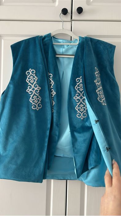 Продам национальные жилетки