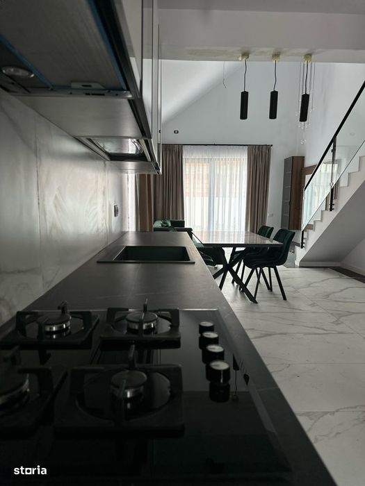 Casă 4 camere, 113 mp utili, curte 295 mp, 3 băi, panouri fotovoltaice