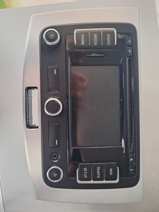 Мултимедия VW Passat b7/b6, Golf 5/6, Skoda, Seat \ Радио CD NAVI Media bluetooth