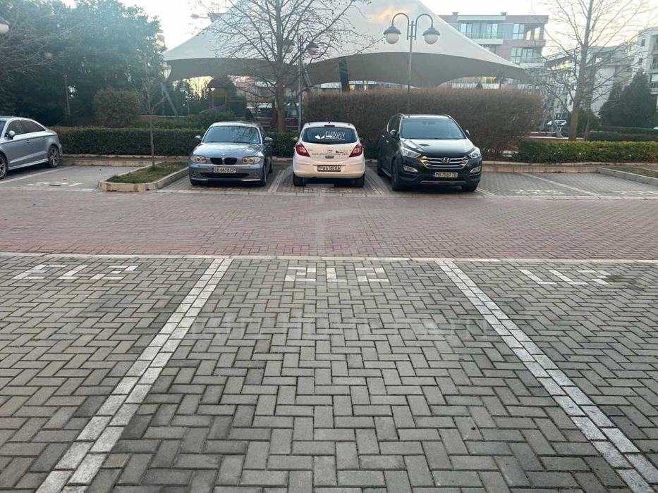 Реф. 3732  Паркомясто / Кършияка