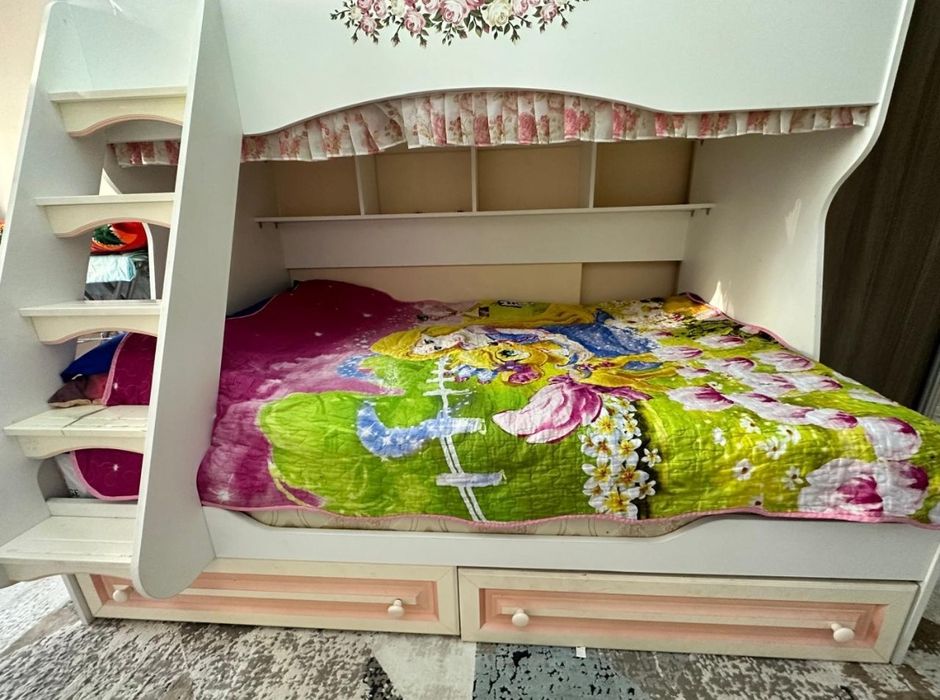 Двуспальная кровать