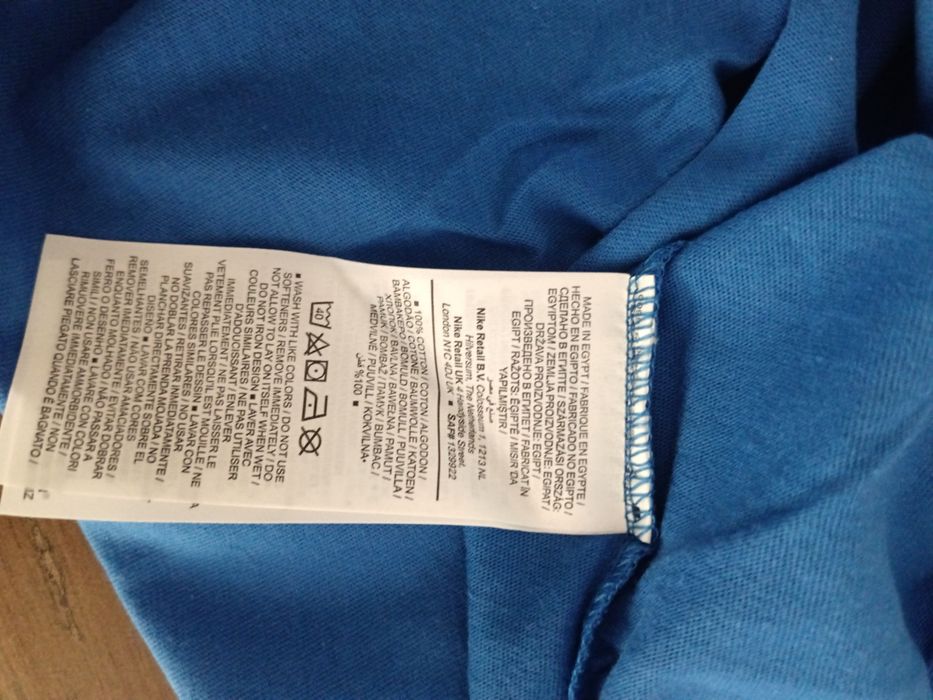 Tricouri Nike de bărbați și damă