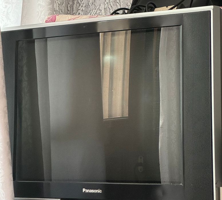 Телевизор PANASONIC с подставкой