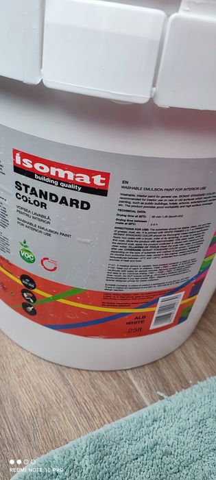 Vând o găleată  mare 25l,var alb alb de interior Isomat