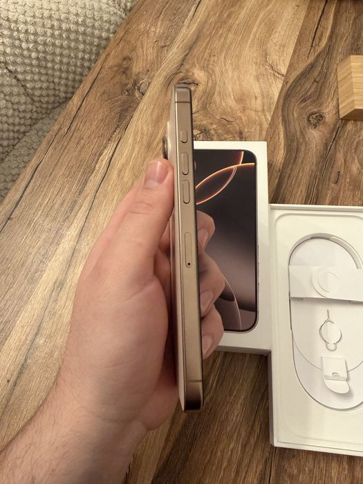 Vand Iphone 16 Pro Max 256 Desert Titantium