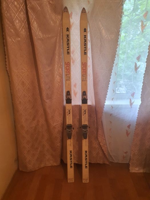 Продам лыжи б/у.