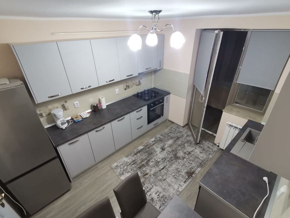 Închiriez apartament cu 3 camere Bulevardul Mihai Eminescu-blocurile tip vilă