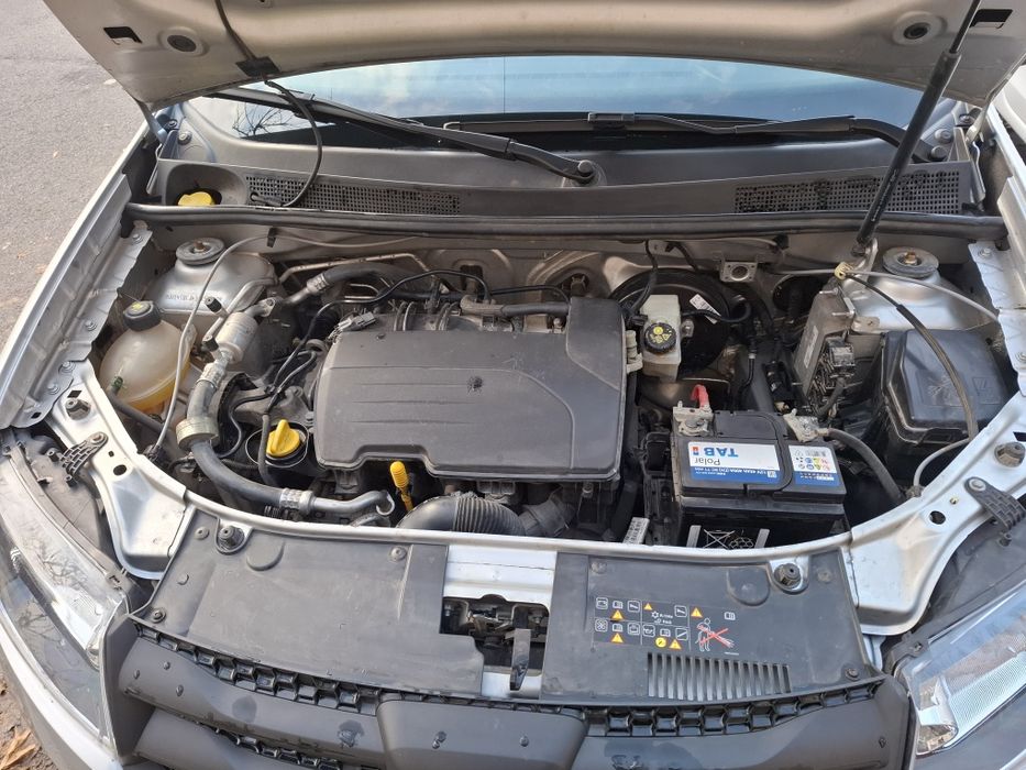 Vând logan  motor 1.2 masina  proprietar