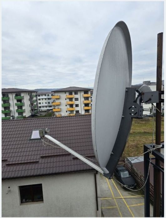 Antena offset pentru recepție satelit TV gratis