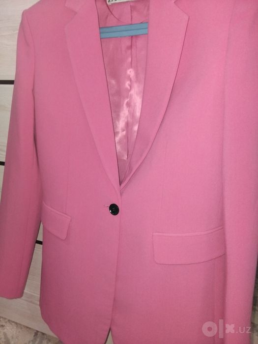 Оригинальный яркий пиджак ZARA
​• Бренд: ZARA
• Размер: USA XS (отл