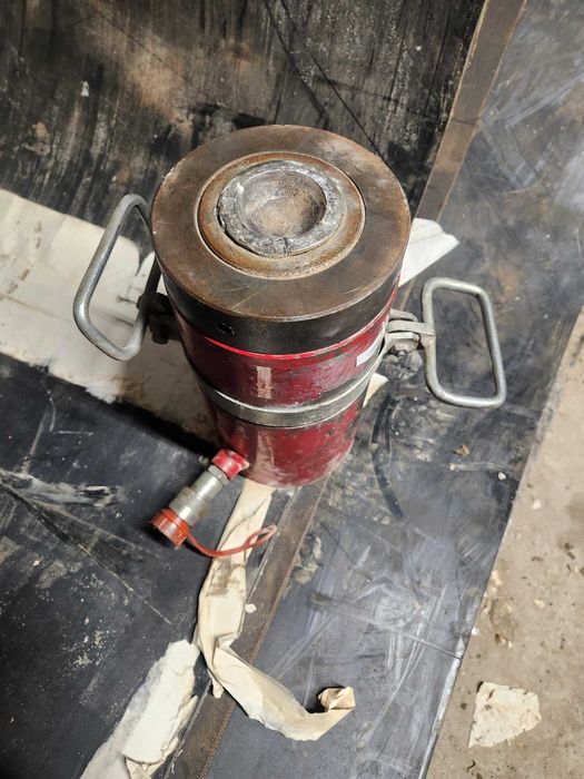 Домкраты б/у   .