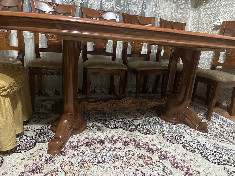 Камод,стол,стулья